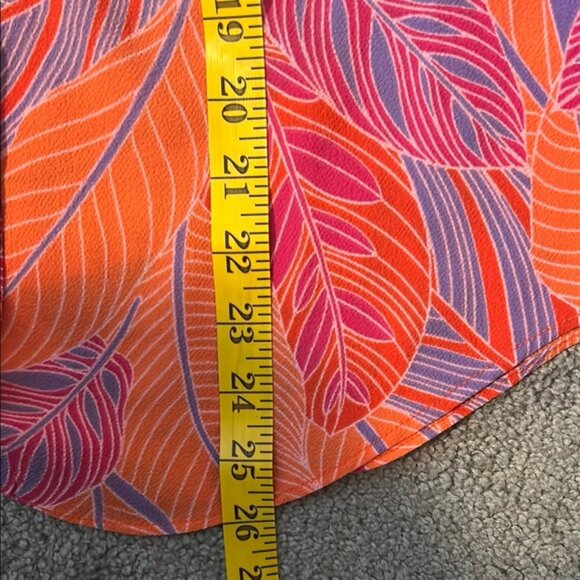 Rose + Olive Vibrant Orange and Pink Leaf Print Women's Top. Size Small. - Picture 7 of 7